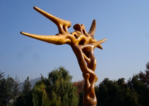 Oda al Aire. Madera esculpida. Ignacio Bahna, 2004.